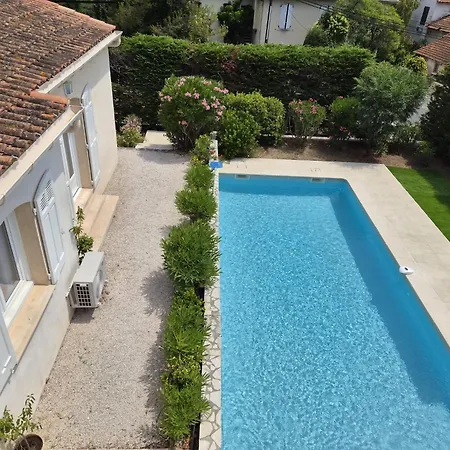 Vila 4 Bedrooms Near By Sweet