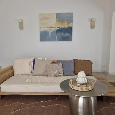 Vila 4 Bedrooms Near By Sweet