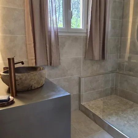4 Bedrooms Near By Sweet Vila